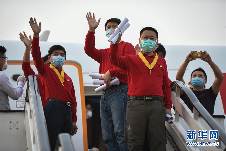 (國(guó)際疫情·圖文互動(dòng))(4)委內(nèi)瑞拉政府為中國(guó)醫(yī)療專家組全體成員授勛