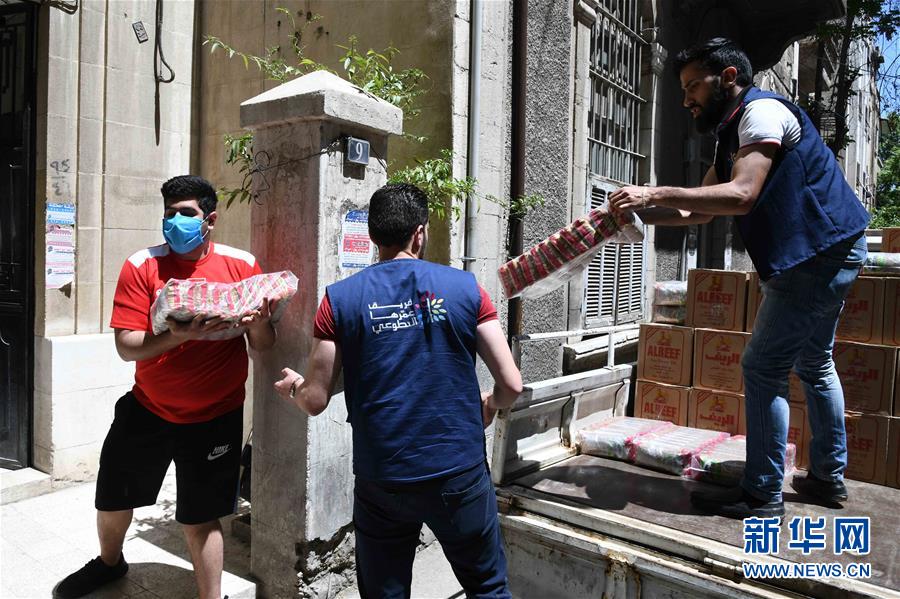 （國際疫情&middot;圖文互動）（2）通訊：疫情中，那抹笑容最難忘&mdash;&mdash;記向困難家庭發(fā)放愛心包裹的敘利亞青年志愿者