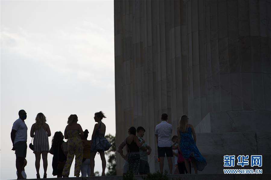 (國際疫情)(4)美國單日新增病例數(shù)超4萬 近期病例年輕人居多