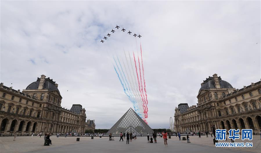 (國際)(1)法國國慶節(jié)閱兵式致敬抗疫公民