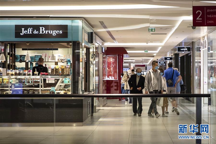 (國際疫情)(4)法國開始執(zhí)行封閉公共場所強制戴口罩法令