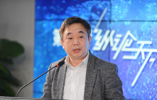 倪峰：明年看全球化，就是看中國