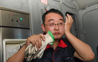 高溫下的機(jī)車(chē)&ldquo;診療師&rdquo;