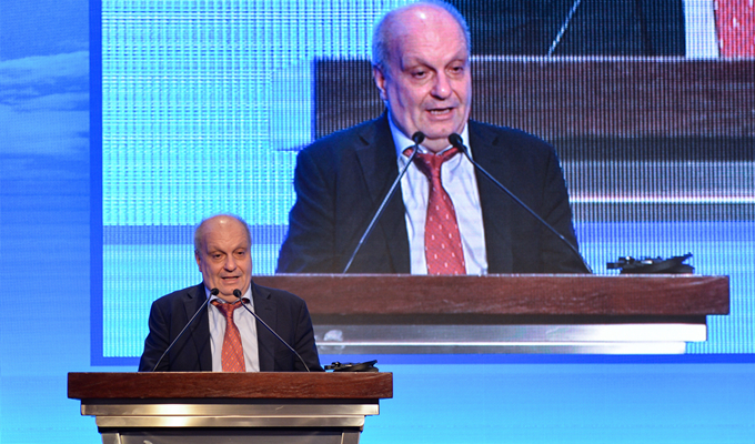 阿根廷公共媒體部國(guó)務(wù)秘書隆巴爾迪在中拉媒體論壇開(kāi)幕式上致辭